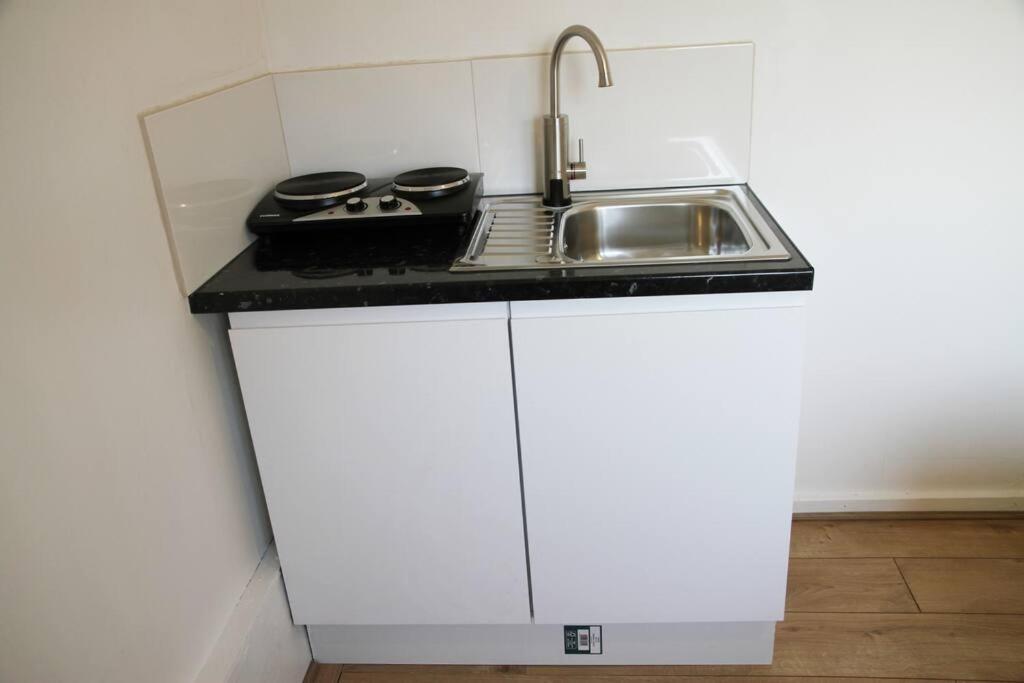 Ensuite With Kitchen Modern Large Double-Bed Room In Zone 2 London Exteriör bild