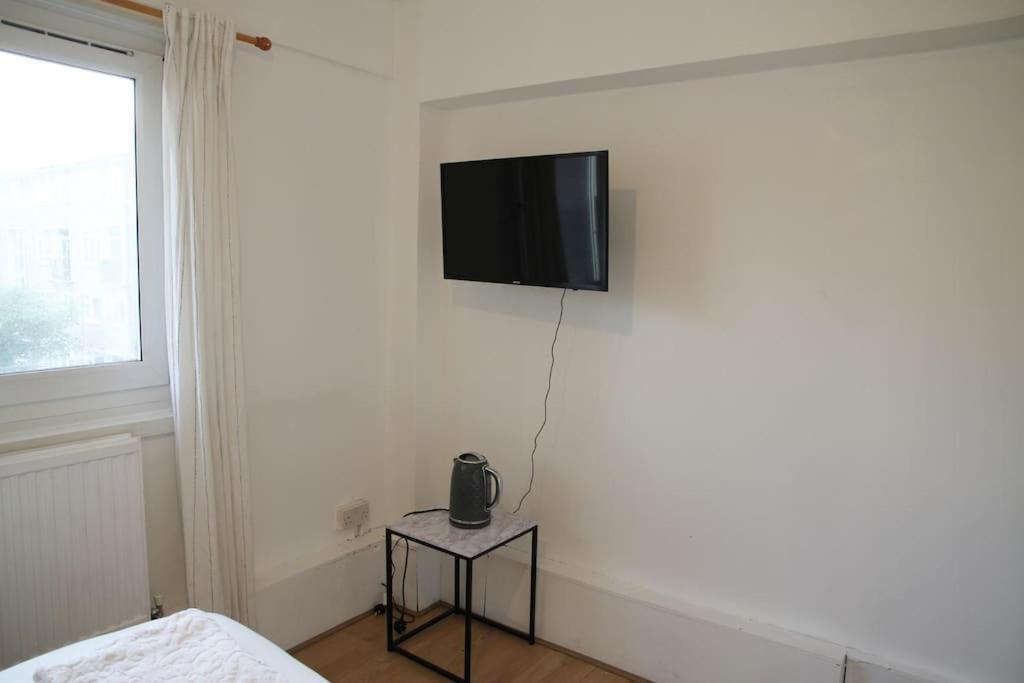 Ensuite With Kitchen Modern Large Double-Bed Room In Zone 2 London Exteriör bild